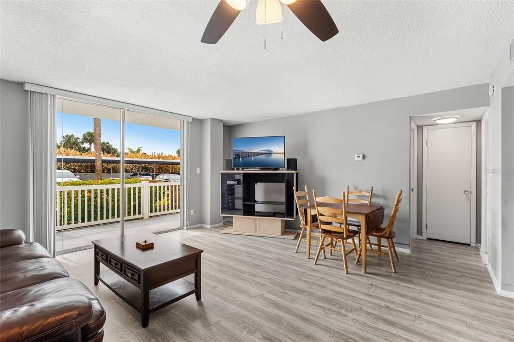 На продажу: $229,000 (1 спален, 1 ванн, 700 Квадратных фут)