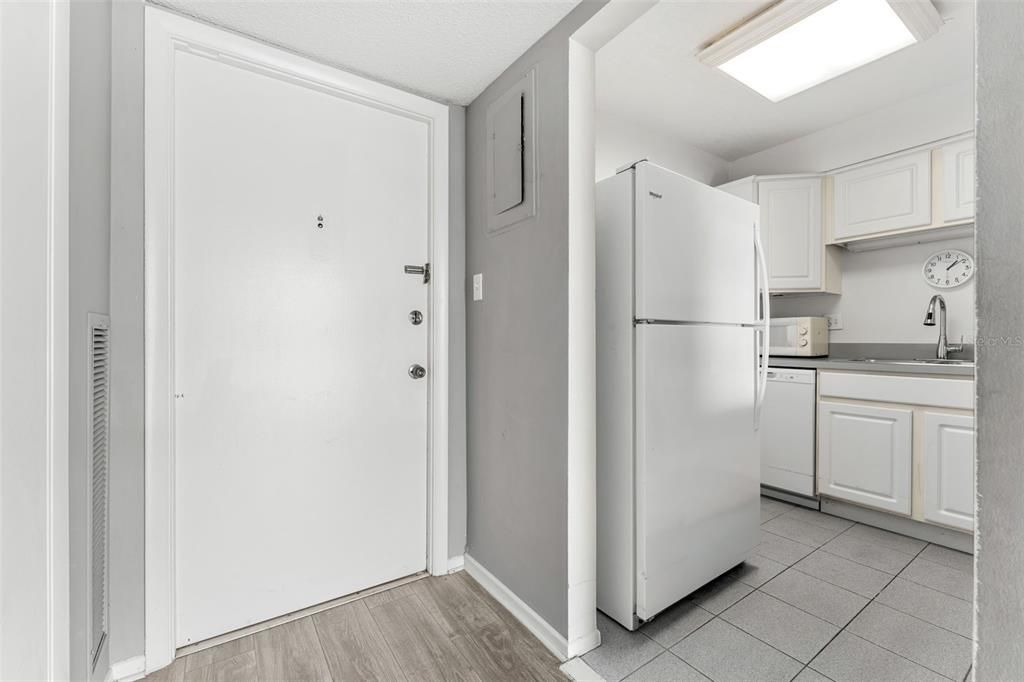 На продажу: $229,000 (1 спален, 1 ванн, 700 Квадратных фут)