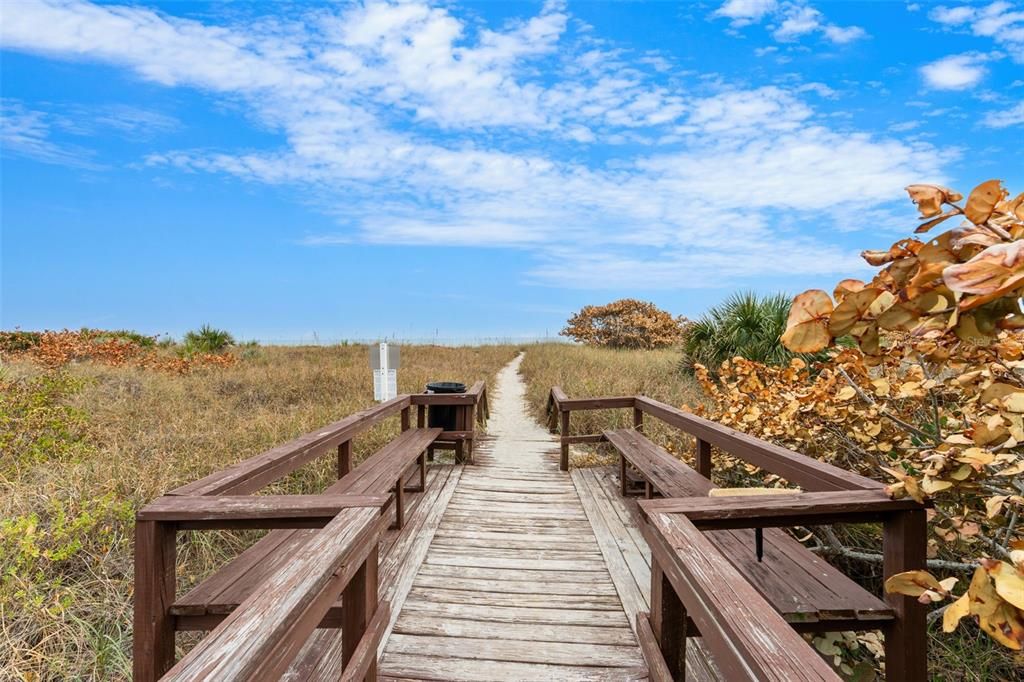 На продажу: $229,000 (1 спален, 1 ванн, 700 Квадратных фут)