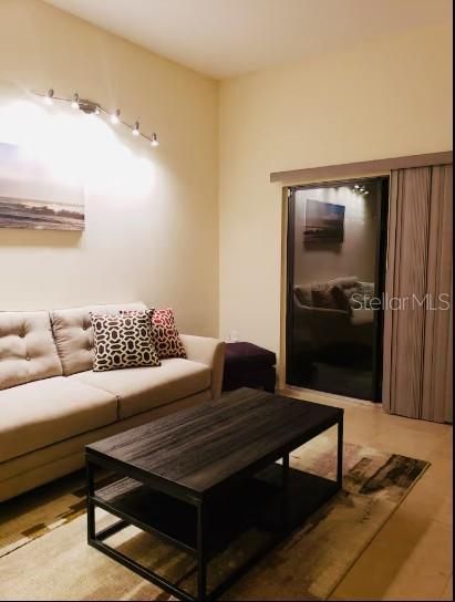 For Sale: $147,000 (1 beds, 1 baths, 570 Square Feet)