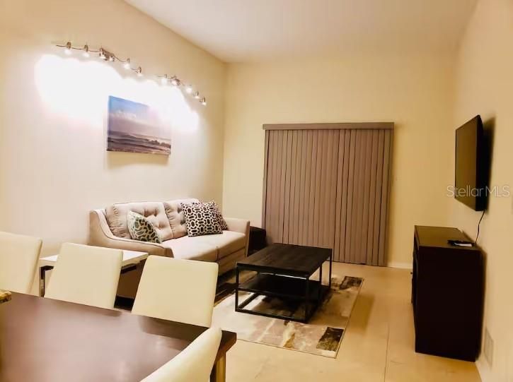 For Sale: $147,000 (1 beds, 1 baths, 570 Square Feet)