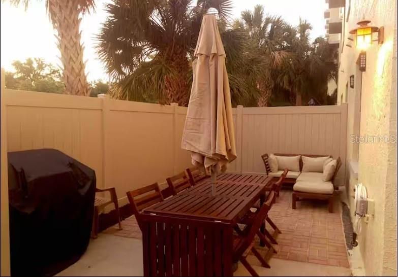 For Sale: $147,000 (1 beds, 1 baths, 570 Square Feet)