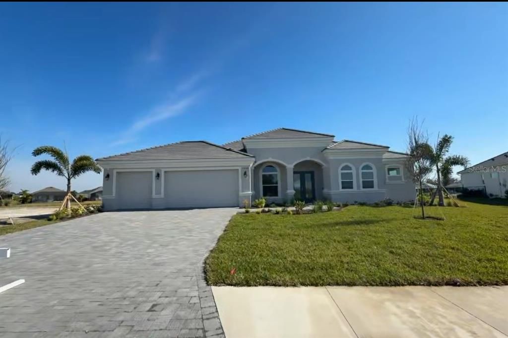 Vendido Recientemente: $1,587,257 (5 camas, 4 baños, 3787 Pies cuadrados)