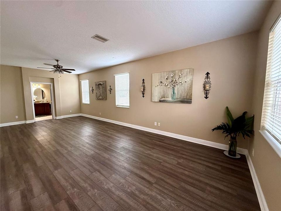 For Sale: $489,000 (4 beds, 2 baths, 3708 Square Feet)
