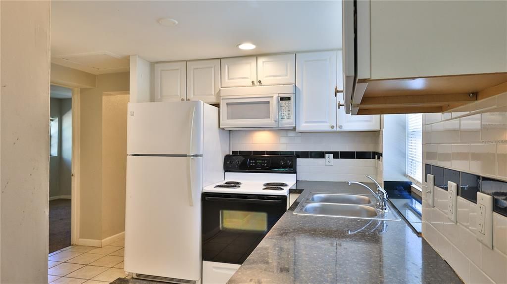 Active With Contract: $450,000 (2 beds, 2 baths, 1152 Square Feet)