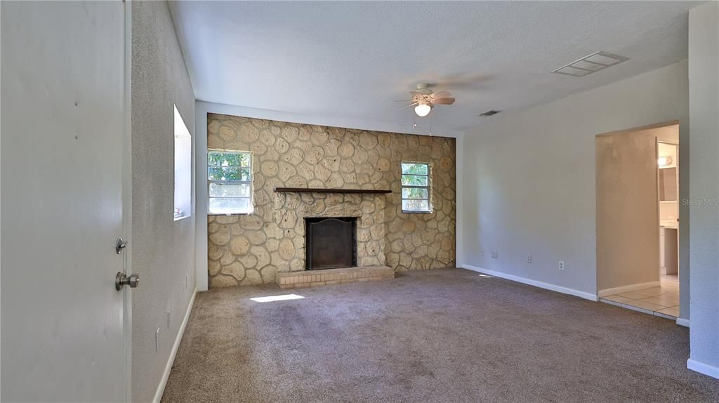 Active With Contract: $450,000 (2 beds, 2 baths, 1152 Square Feet)