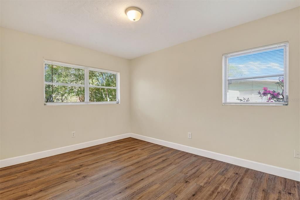 Active With Contract: $219,900 (3 beds, 1 baths, 1169 Square Feet)