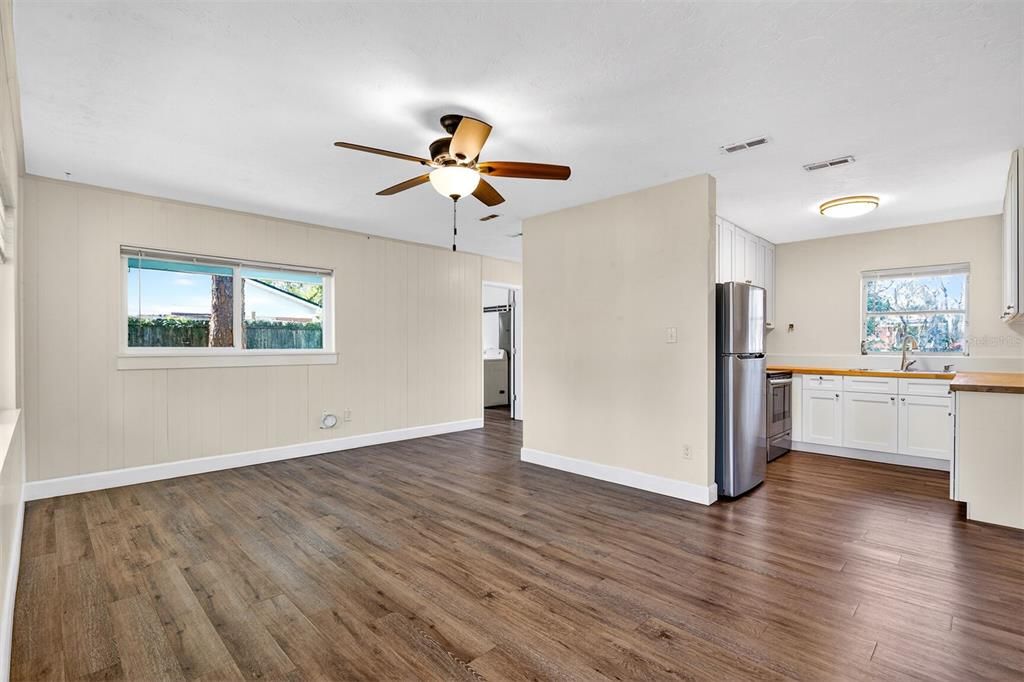 Active With Contract: $219,900 (3 beds, 1 baths, 1169 Square Feet)