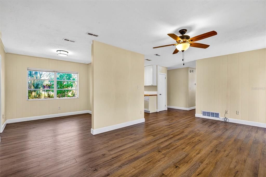 Active With Contract: $219,900 (3 beds, 1 baths, 1169 Square Feet)