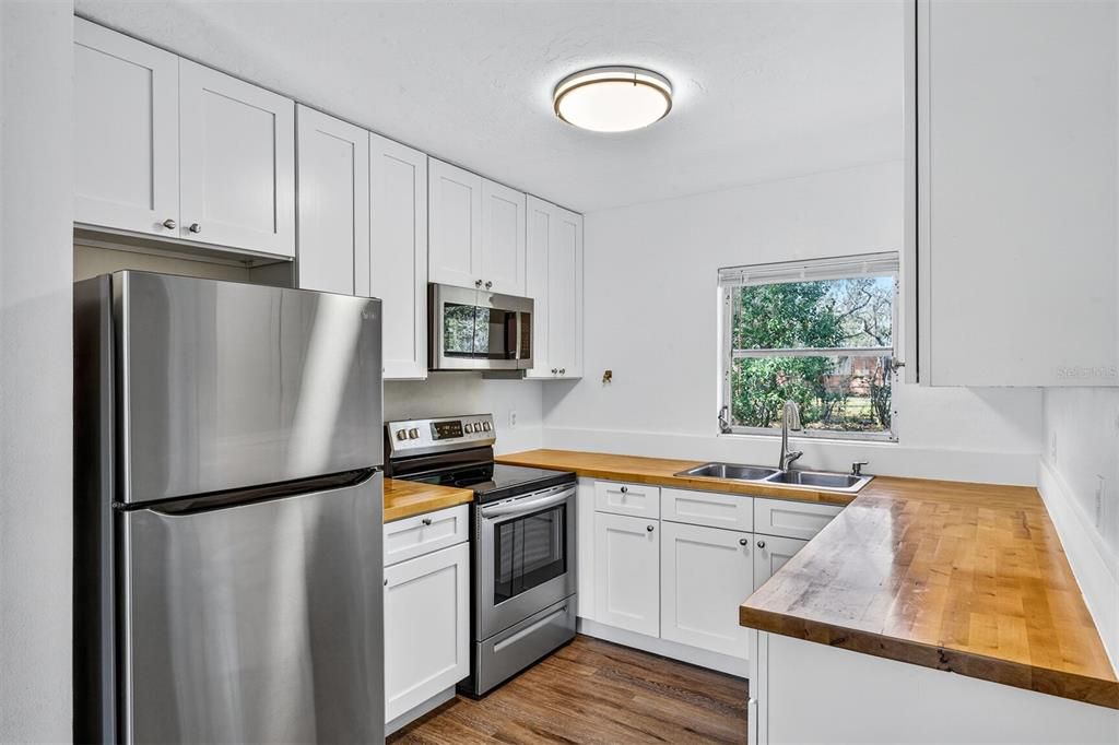 Active With Contract: $219,900 (3 beds, 1 baths, 1169 Square Feet)