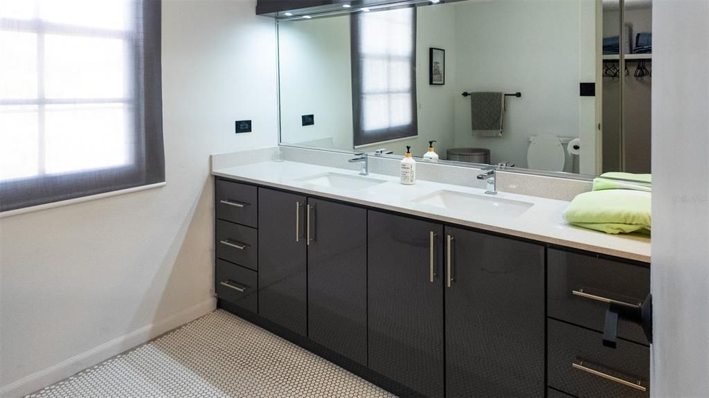 En Venta: $625,000 (4 camas, 3 baños, 2350 Pies cuadrados)