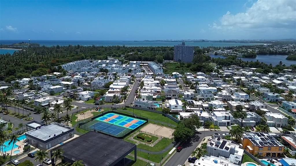 En Venta: $625,000 (4 camas, 3 baños, 2350 Pies cuadrados)