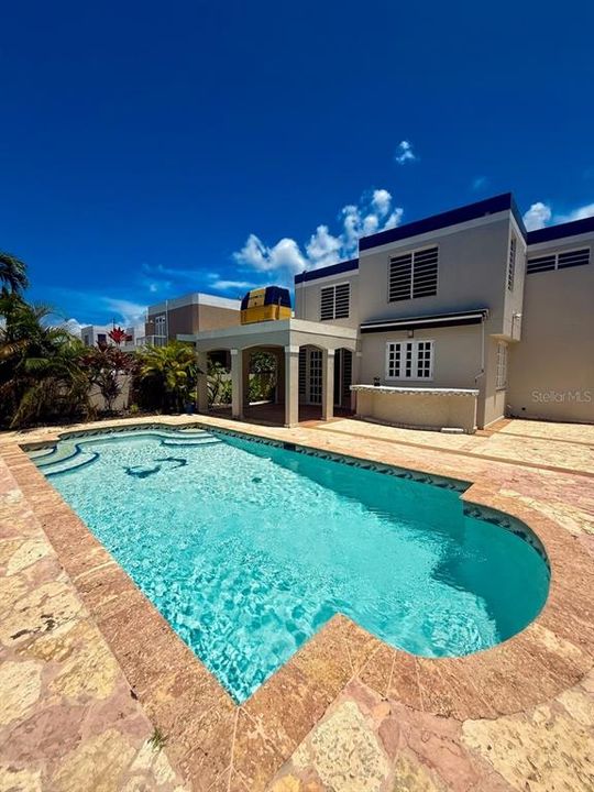 En Venta: $625,000 (4 camas, 3 baños, 2350 Pies cuadrados)