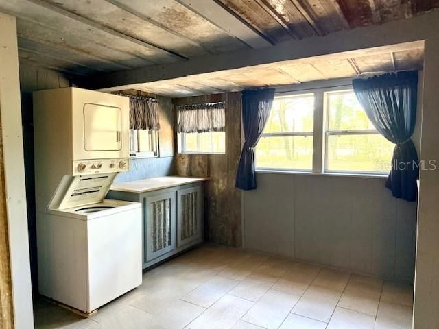 На продажу: $229,000 (2 спален, 2 ванн, 1068 Квадратных фут)