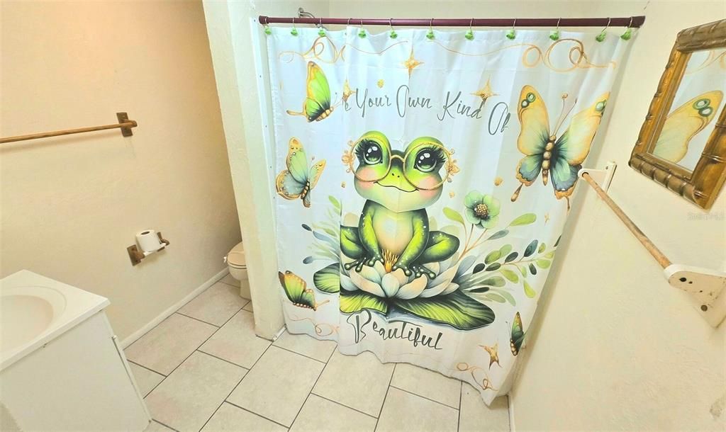 For Rent: $1,050 (0 beds, 1 baths, 300 Square Feet)