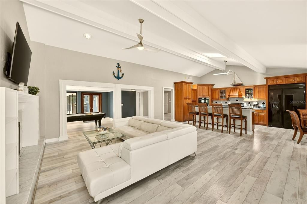 Activo con contrato: $1,390,000 (6 camas, 6 baños, 4922 Pies cuadrados)