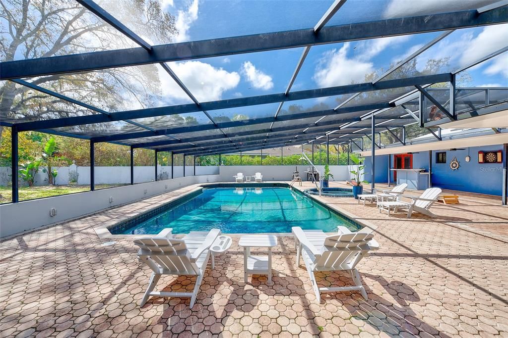 Activo con contrato: $1,390,000 (6 camas, 6 baños, 4922 Pies cuadrados)