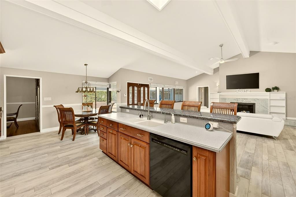 Activo con contrato: $1,390,000 (6 camas, 6 baños, 4922 Pies cuadrados)