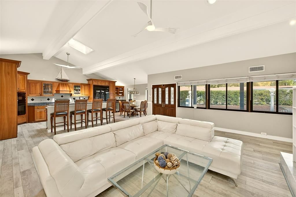 Activo con contrato: $1,390,000 (6 camas, 6 baños, 4922 Pies cuadrados)
