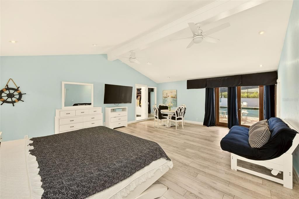 Activo con contrato: $1,390,000 (6 camas, 6 baños, 4922 Pies cuadrados)