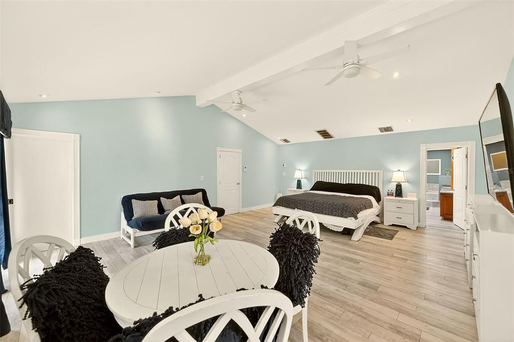 Activo con contrato: $1,390,000 (6 camas, 6 baños, 4922 Pies cuadrados)