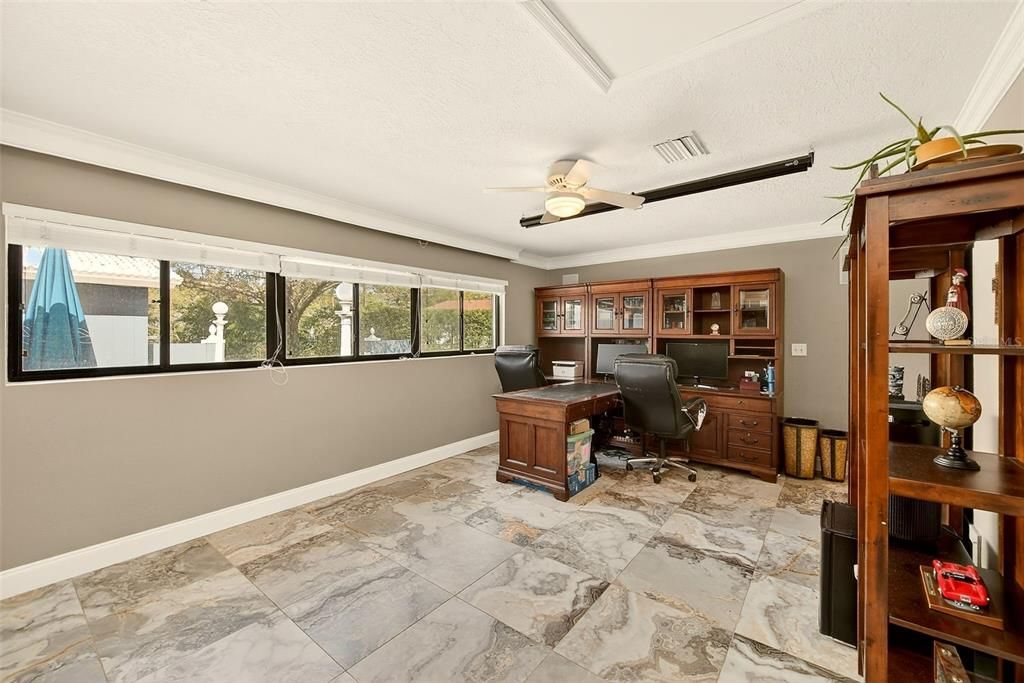 Activo con contrato: $1,390,000 (6 camas, 6 baños, 4922 Pies cuadrados)