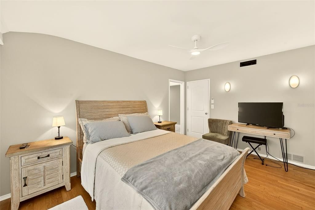 Activo con contrato: $1,390,000 (6 camas, 6 baños, 4922 Pies cuadrados)