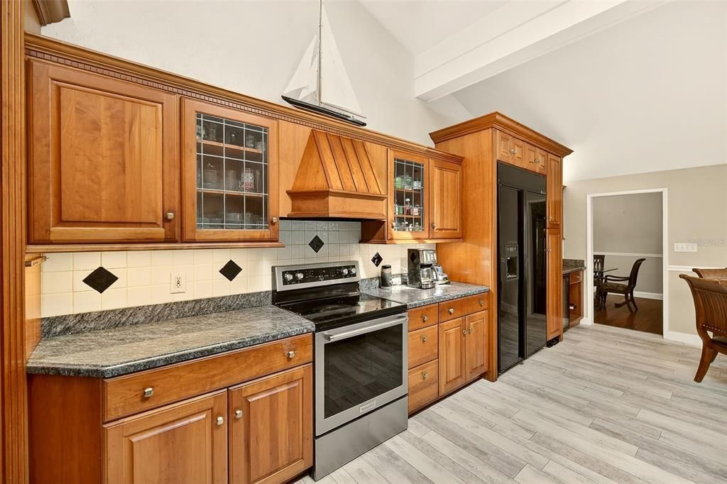 Activo con contrato: $1,390,000 (6 camas, 6 baños, 4922 Pies cuadrados)