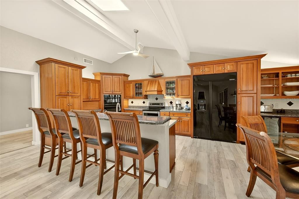 Activo con contrato: $1,390,000 (6 camas, 6 baños, 4922 Pies cuadrados)