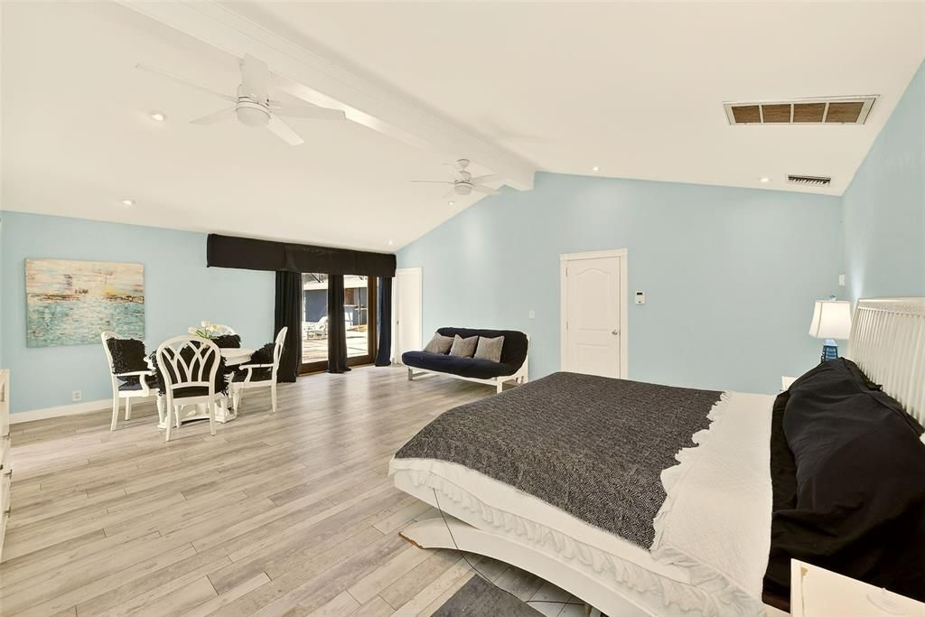 Activo con contrato: $1,390,000 (6 camas, 6 baños, 4922 Pies cuadrados)