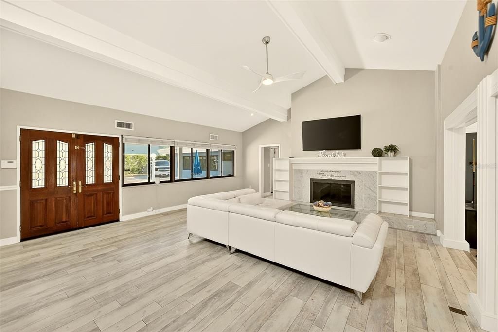 Activo con contrato: $1,390,000 (6 camas, 6 baños, 4922 Pies cuadrados)