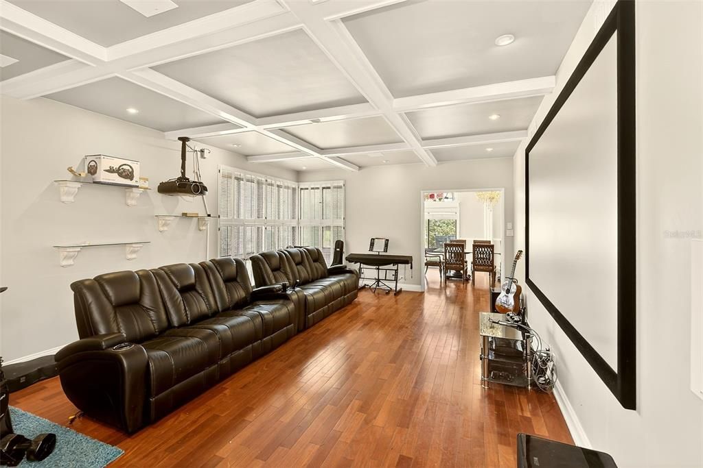 Activo con contrato: $1,390,000 (6 camas, 6 baños, 4922 Pies cuadrados)