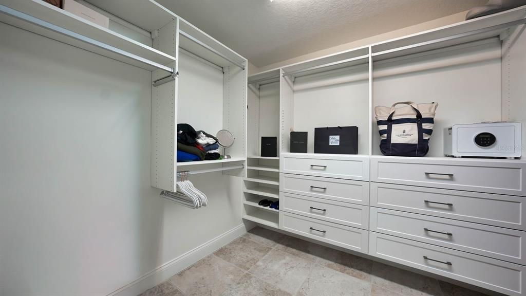 Activo con contrato: $1,539,999 (3 camas, 4 baños, 4244 Pies cuadrados)