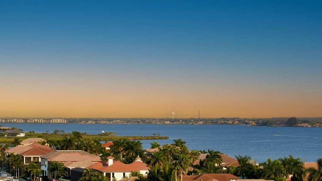 Activo con contrato: $1,539,999 (3 camas, 4 baños, 4244 Pies cuadrados)