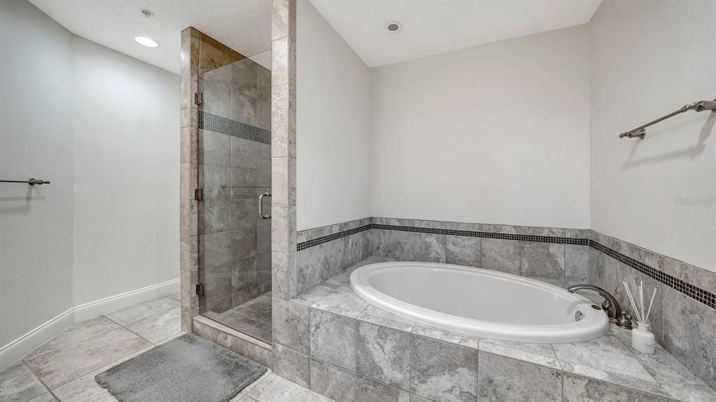 Activo con contrato: $1,539,999 (3 camas, 4 baños, 4244 Pies cuadrados)