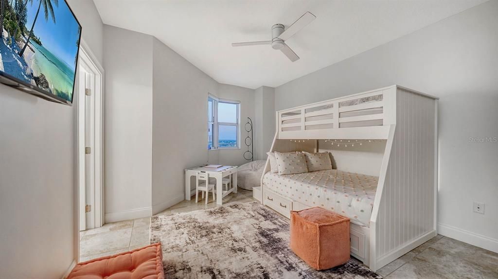 Activo con contrato: $1,539,999 (3 camas, 4 baños, 4244 Pies cuadrados)