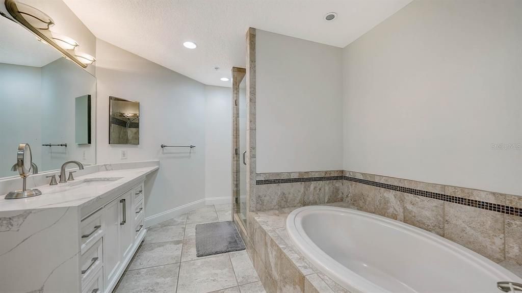 Activo con contrato: $1,539,999 (3 camas, 4 baños, 4244 Pies cuadrados)