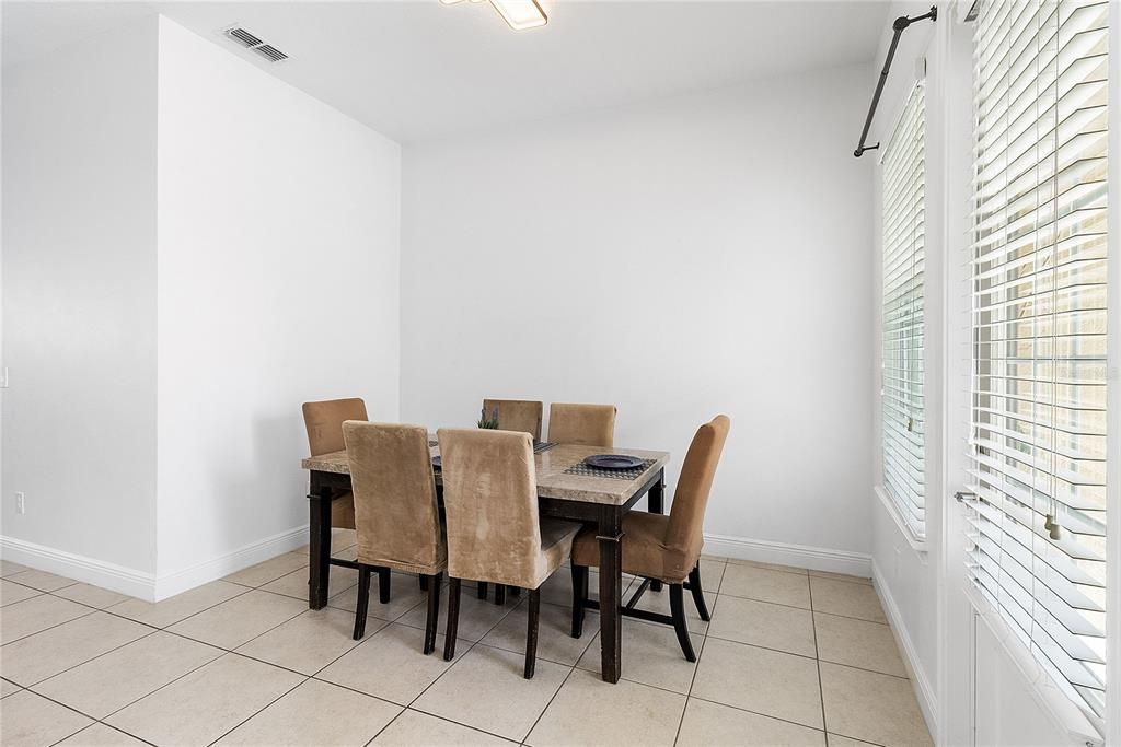 En Venta: $399,000 (4 camas, 3 baños, 2168 Pies cuadrados)