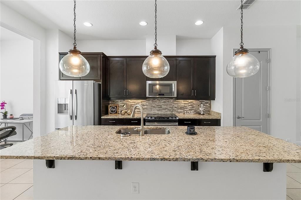 En Venta: $399,000 (4 camas, 3 baños, 2168 Pies cuadrados)