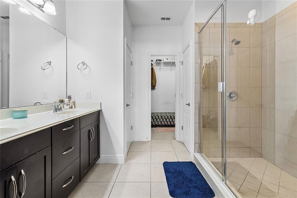 En Venta: $399,000 (4 camas, 3 baños, 2168 Pies cuadrados)