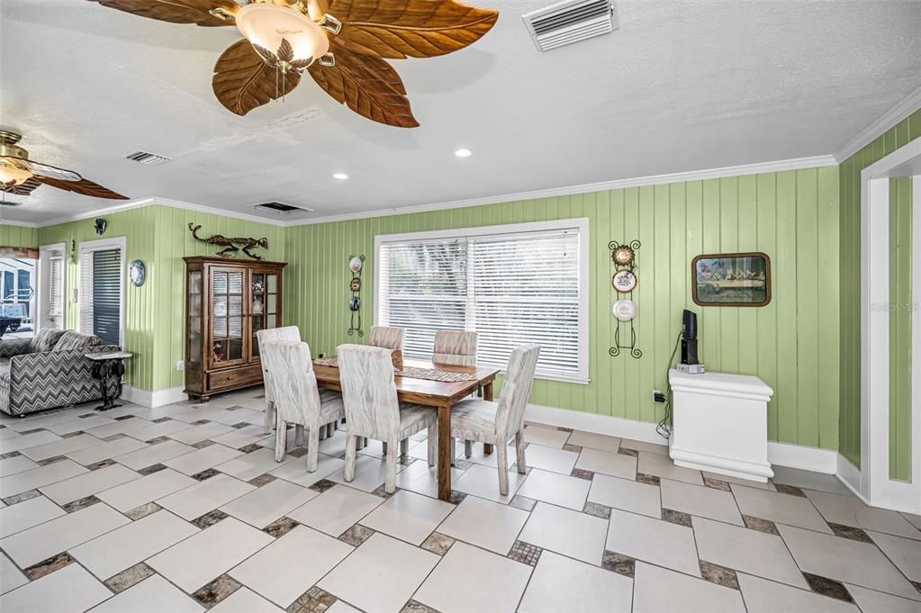 En Venta: $1,099,000 (5 camas, 6 baños, 3505 Pies cuadrados)