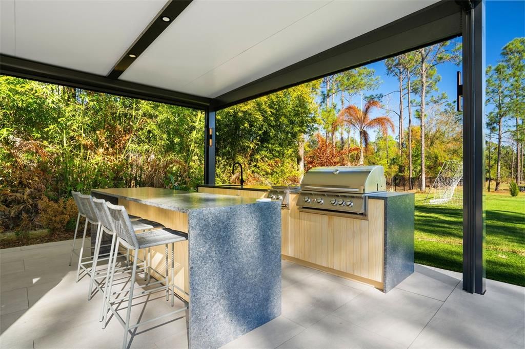 Activo con contrato: $3,249,000 (5 camas, 5 baños, 5111 Pies cuadrados)