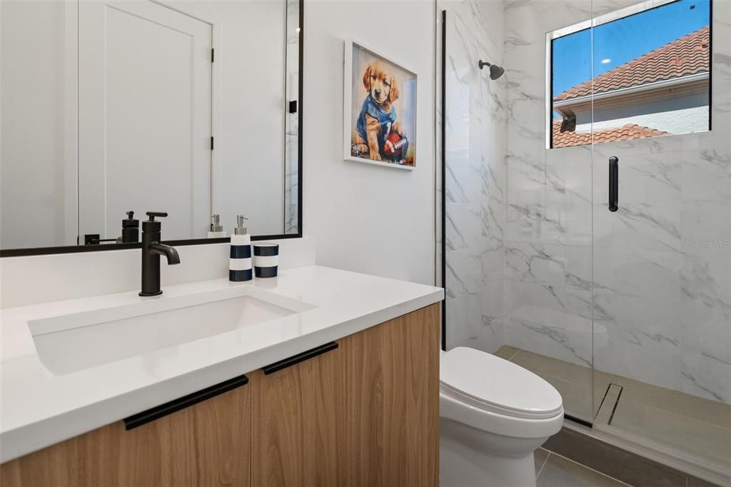 Activo con contrato: $3,249,000 (5 camas, 5 baños, 5111 Pies cuadrados)