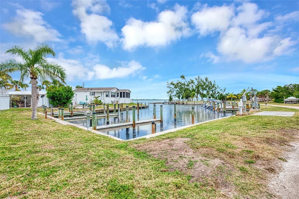 На продажу: $99,000 (0.08 acres)