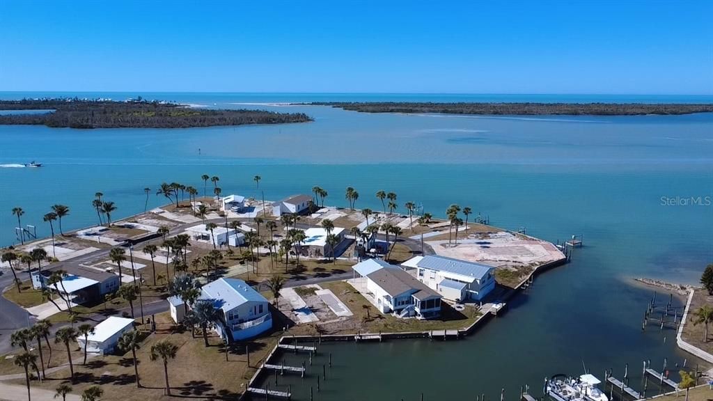 На продажу: $99,000 (0.08 acres)