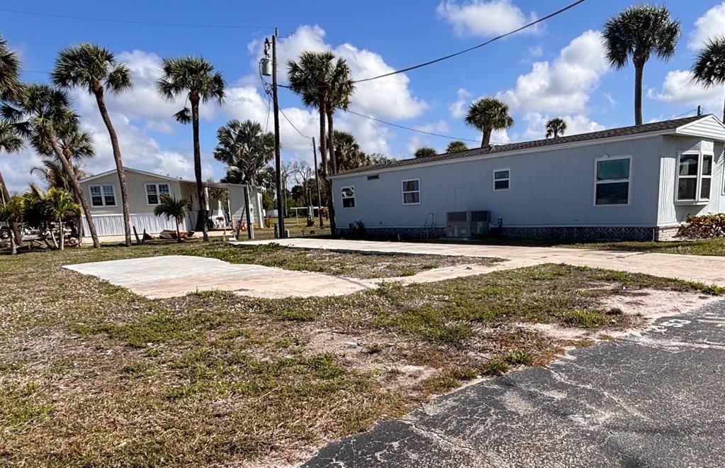 На продажу: $99,000 (0.08 acres)