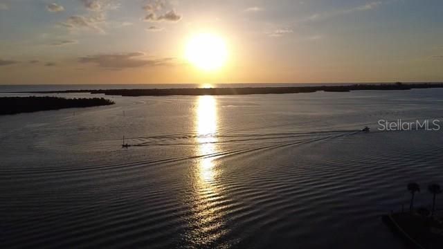 На продажу: $99,000 (0.08 acres)