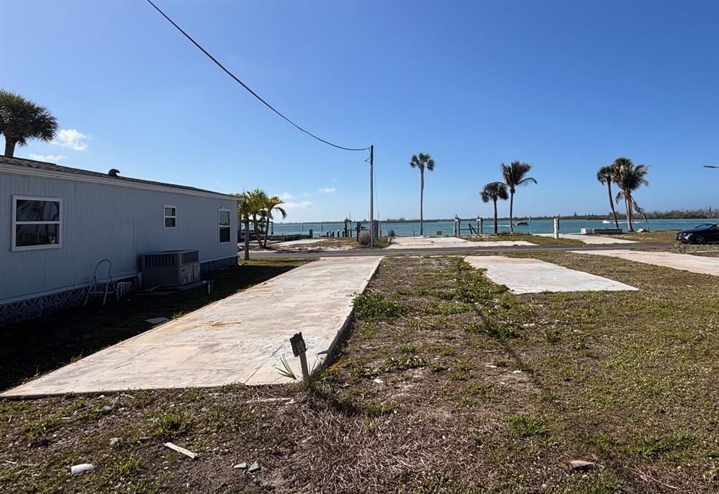 На продажу: $99,000 (0.08 acres)