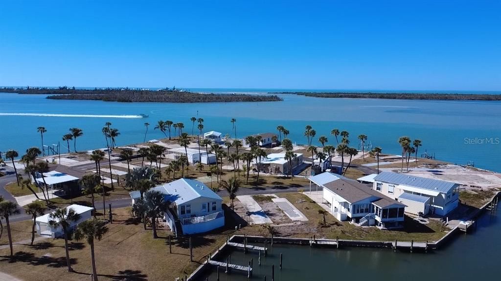 На продажу: $99,000 (0.08 acres)