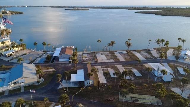 На продажу: $99,000 (0.08 acres)